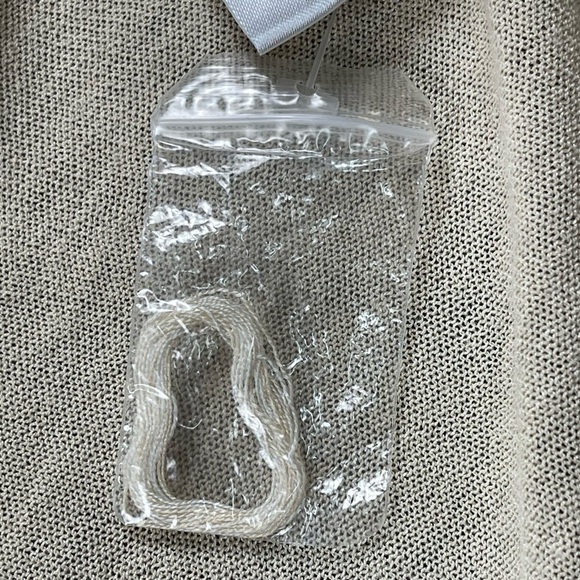 Fenn Wright Mason Cardigan Sweater Womens 16 Cream Beige 100% Silk Top Closure - Picture 10 of 10